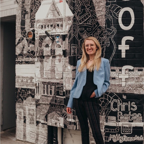 BACK AND ACTIVE - Picture 2 of 3